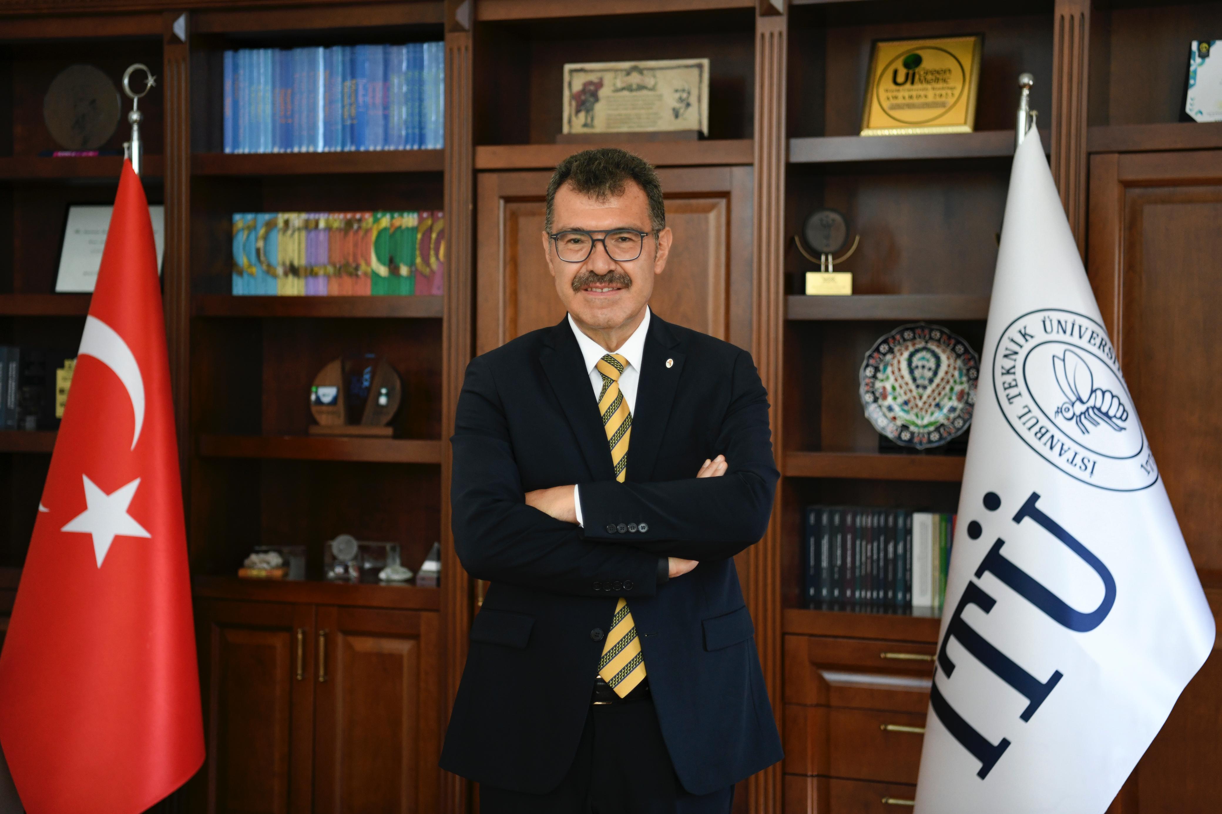 Rektör - Prof. Dr. Hasan Mandal Fotoğrafı